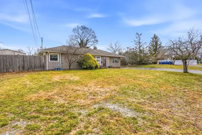 46 Brookfield Cir, Framingham, MA 01701 - Photo 2