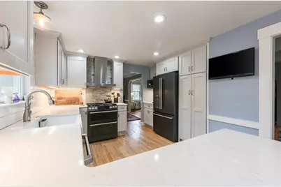 44 Surrey Dr, Mansfield, MA 02048 - Photo 6