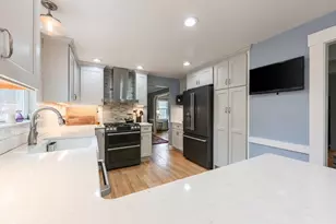 44 Surrey Dr, Mansfield, MA 02048 - Photo 6