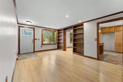 46 Perry Henderson Dr, Framingham, MA 01701 - Photo 2