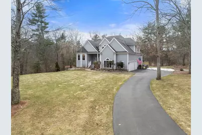 22 Mystic Valley Ln, Uxbridge, MA 01569 - Photo 2