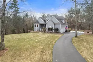 22 Mystic Valley Ln, Uxbridge, MA 01569 - Photo 2