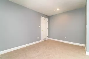 35 Chestnut St, Chelsea, MA 02150 - Photo 18