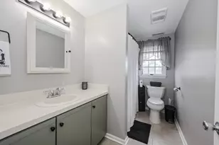 8 Oliver St, Haverhill, MA 01832 - Photo 10