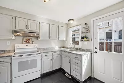 88 Agnes St, Springfield, MA 01118 - Photo 12