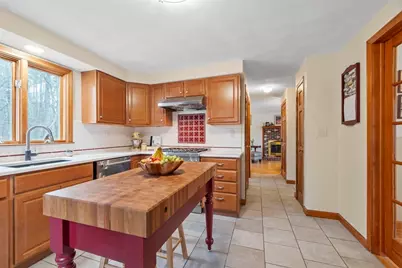 51 Concord Road, Dracut, MA 01826 - Photo 6