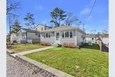 3 Hazel St, Wareham, MA 02571 - Photo 2