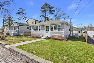 3 Hazel St, Wareham, MA 02571 - Photo 2