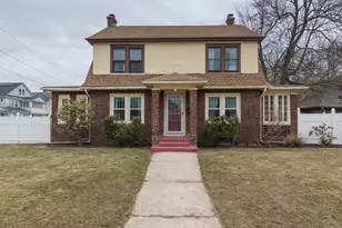 69 Belvidere St, Springfield, MA 01108 - Photo 1