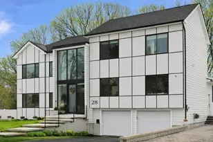 28 Bancroft St, Lynnfield, MA 01940 - Photo 1