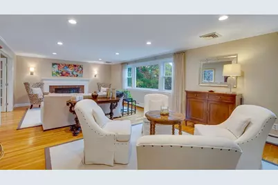 29 Pilgrim Dr, Winchester, MA 01890 - Photo 4