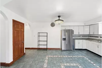 12 Charles St, Brockton, MA 02301 - Photo 4