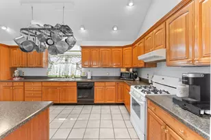 9 Avon St, Saugus, MA 01906 - Photo 6