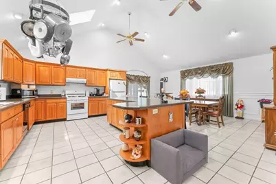 9 Avon St, Saugus, MA 01906 - Photo 4