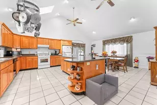 9 Avon St, Saugus, MA 01906 - Photo 4