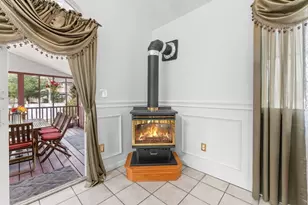 9 Avon St, Saugus, MA 01906 - Photo 10