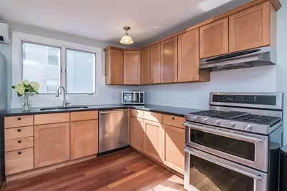 31 Lilly St, Northampton, MA 01062 - Photo 8