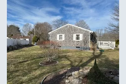 17 Diane St, Acushnet, MA 02743 - Photo 8