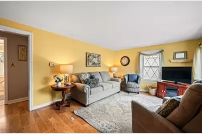 2408 Roosevelt Avenue, Springfield, MA 01104 - Photo 2