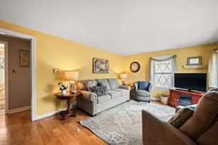 2408 Roosevelt Ave, Springfield, MA 01104 - Photo 2