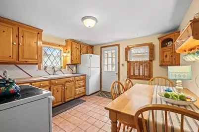2408 Roosevelt Avenue, Springfield, MA 01104 - Photo 8