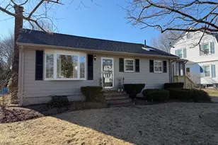 15 Bradford St, Rockland, MA 02370 - Photo 1