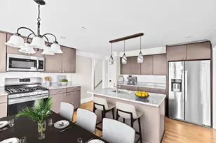 31 Mayflower St, Plymouth, MA 02360 - Photo 2