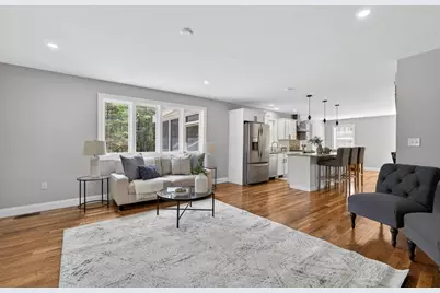 10 Mattakeesett Ave, Pembroke, MA 02359 - Photo 6