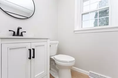 946 Thorndike St, New Bedford, MA 02745 - Photo 18