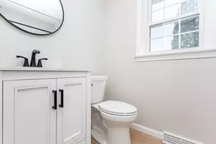 946 Thorndike St, New Bedford, MA 02745 - Photo 18