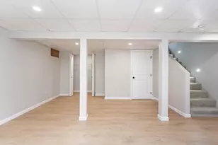 946 Thorndike St, New Bedford, MA 02745 - Photo 20