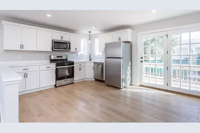 946 Thorndike St, New Bedford, MA 02745 - Photo 8