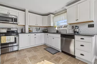 173 Greenmont Ave, Dracut, MA 01826 - Photo 14