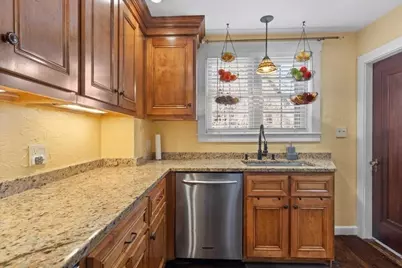 860 Pleasant St, Worcester, MA 01602 - Photo 14