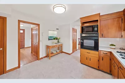 32 Nichols Ave, Avon, MA 02322 - Photo 8