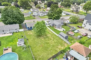 24 Daley St, Chicopee, MA 01013 - Photo 4