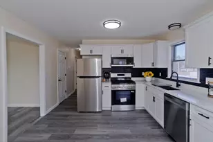 26 Dayton St, Chicopee, MA 01013 - Photo 2