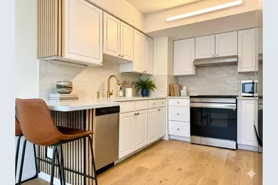 1731 Beacon St #4, Brookline, MA 02445 - Photo 2