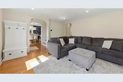 25 Wakefield St, Reading, MA 01867 - Photo 6