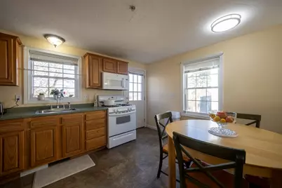 1017 Middlesex St #5, Lowell, MA 01851 - Photo 4