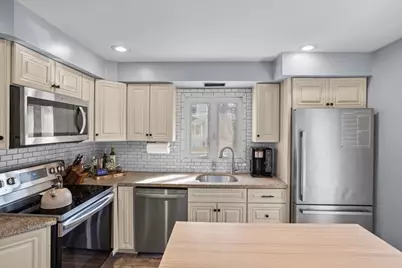 17 Davis Ave, Attleboro, MA 02703 - Photo 2