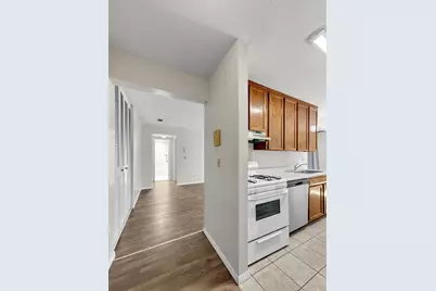 32 Shrewsbury Green Dr #F, Shrewsbury, MA 01545 - Photo 2