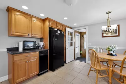 74 Granville St, Holyoke, MA 01040 - Photo 8