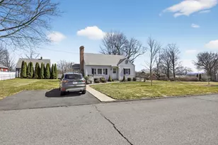 74 Granville St, Holyoke, MA 01040 - Photo 4