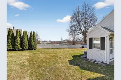 74 Granville St, Holyoke, MA 01040 - Photo 4