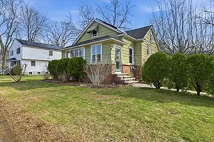 19 Orpheum Ave, East Longmeadow, MA 01028 - Photo 2