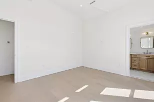 257 R Market St, Boston, MA 02135 - Photo 18