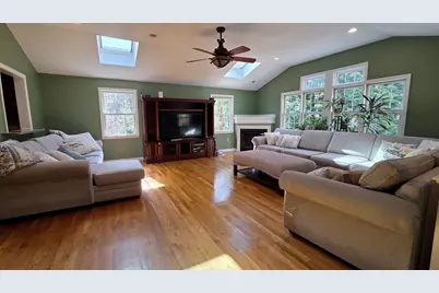 10 Blue Jay St, Franklin, MA 02038 - Photo 16