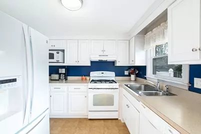 25 Toledo St, Falmouth, MA 02536 - Photo 12