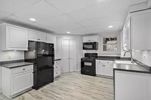 25 Howe St, Medway, MA 02053 - Photo 24